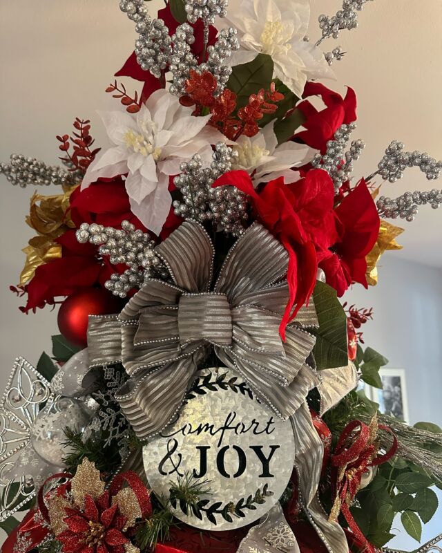 @joyfulpinedesign #christmastreedecorating #christmastree #christmasdecor